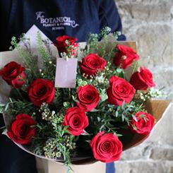 Deluxe Dozen Red Roses
